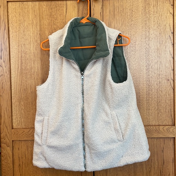 Reversible vest - Picture 2 of 3
